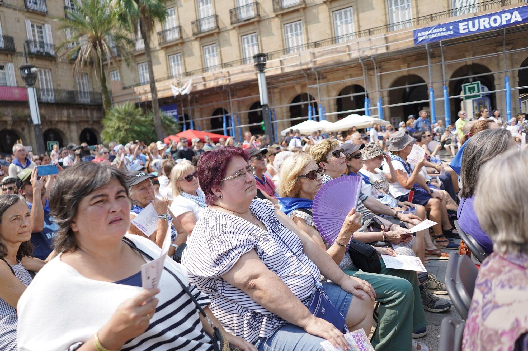 En imágenes: alarde de Txistularis en la Plaza Nueva de Bilbao por Aste Nagusia