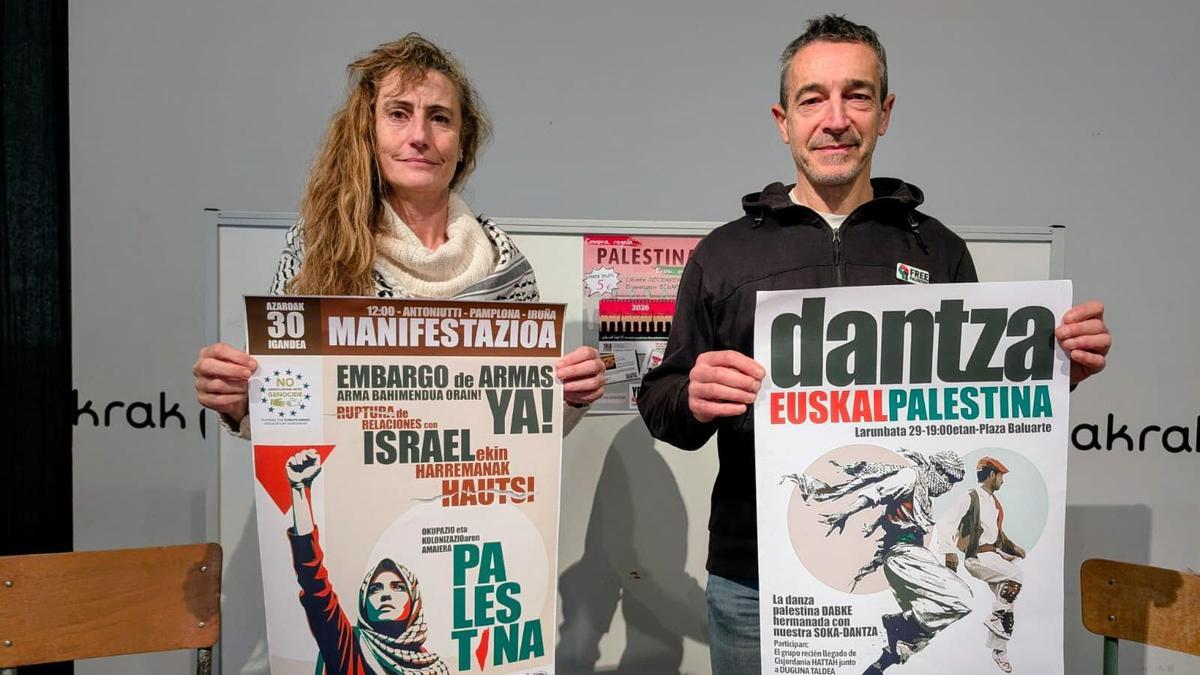 Lidón Soriano, portavoz de Yala Nafarroa, junto con Eduardo Ibero.