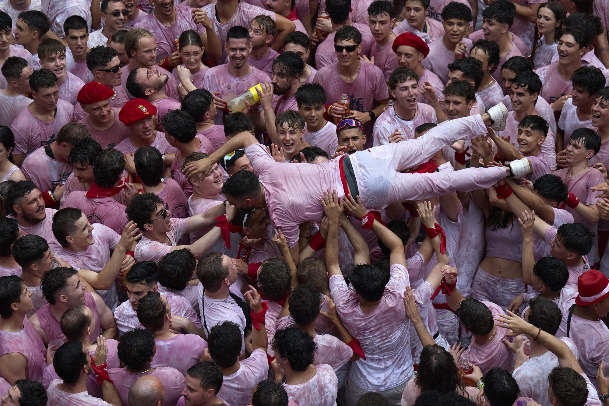 Fotos del  Chupinazo de San Fermín 2025 en Pamplona: ¡La fiesta más internacional se enciende con un grito solidario por Palestina!