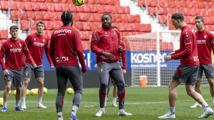 Fotos del entrenamiento de Osasuna a puerta cerrada en El Sadar este 2 de abril