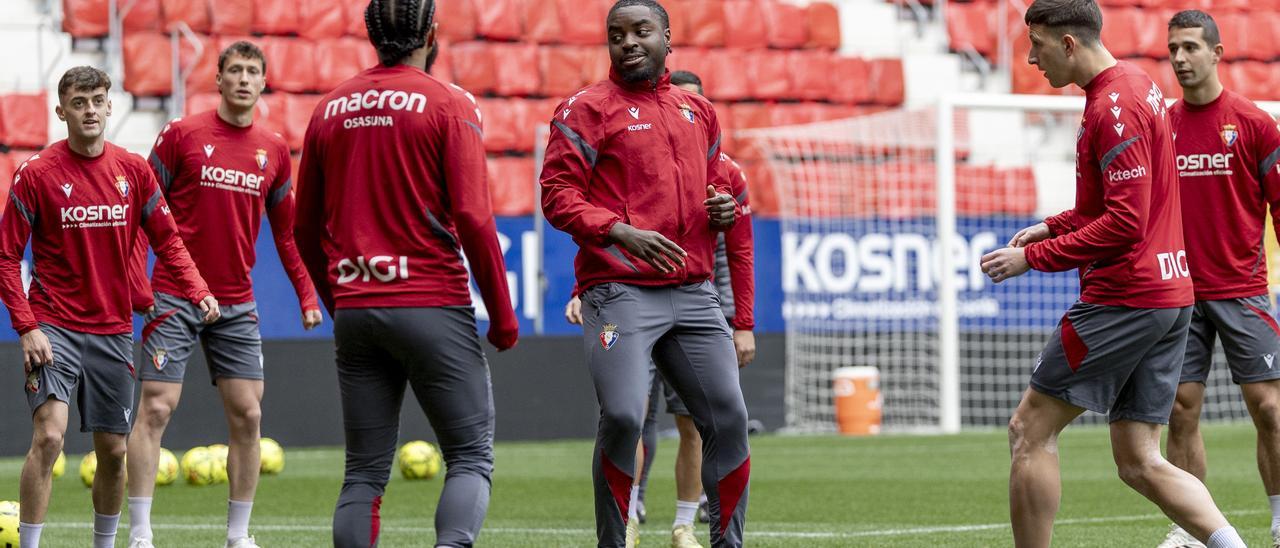 Fotos del entrenamiento de Osasuna a puerta cerrada en El Sadar este 2 de abril