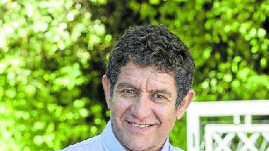 “Soy anti futbolero militante y si algún partido lo prohíbe, yo le voto”