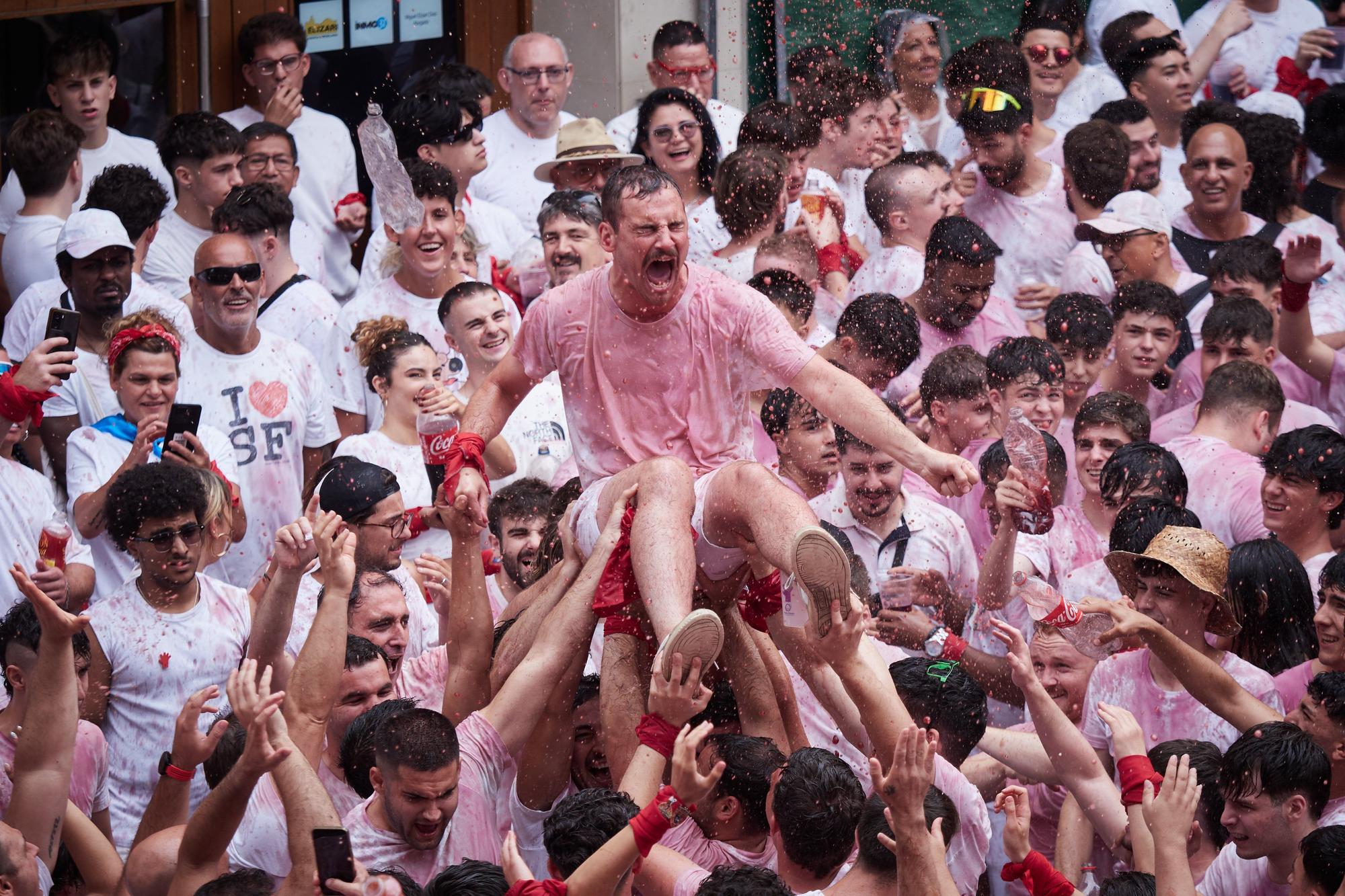 Fotos del  Chupinazo de San Fermín 2025 en Pamplona: ¡La fiesta más internacional se enciende con un grito solidario por Palestina!