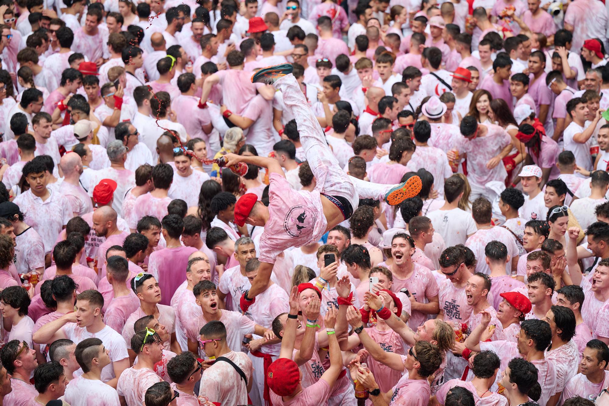 Fotos del  Chupinazo de San Fermín 2025 en Pamplona: ¡La fiesta más internacional se enciende con un grito solidario por Palestina!