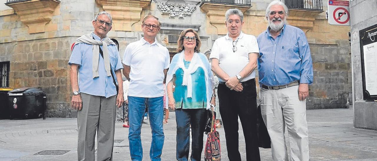 En imágenes: la Asociación Artística Vizcaína celebra la apertura del 35 ciclo anual de las Tertulias Poéticas de los Martes