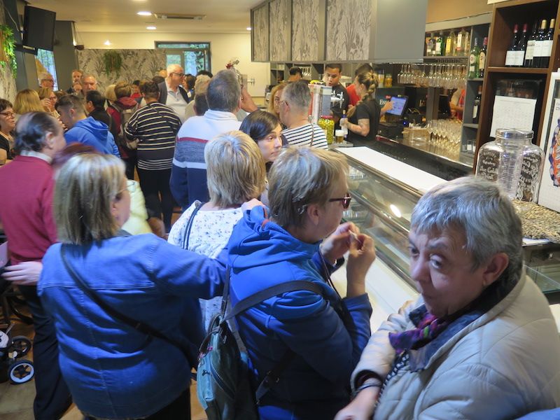 La inauguración de la cafetería Laitz de Zumarraga, en imágenes