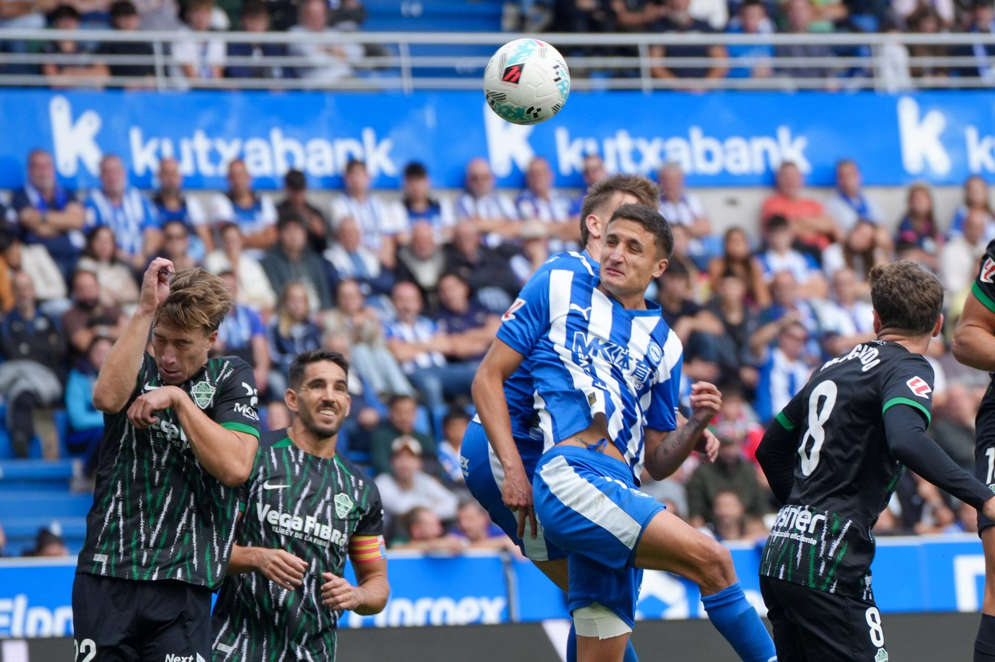 En Imágenes: El Alavés se impone al Elche