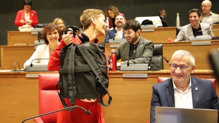 Chivite niega &quot;corrupción&quot; en el Gobierno de Navarra: &quot;Tan antisistema es cruzar contenedores como expandir bulos&quot;