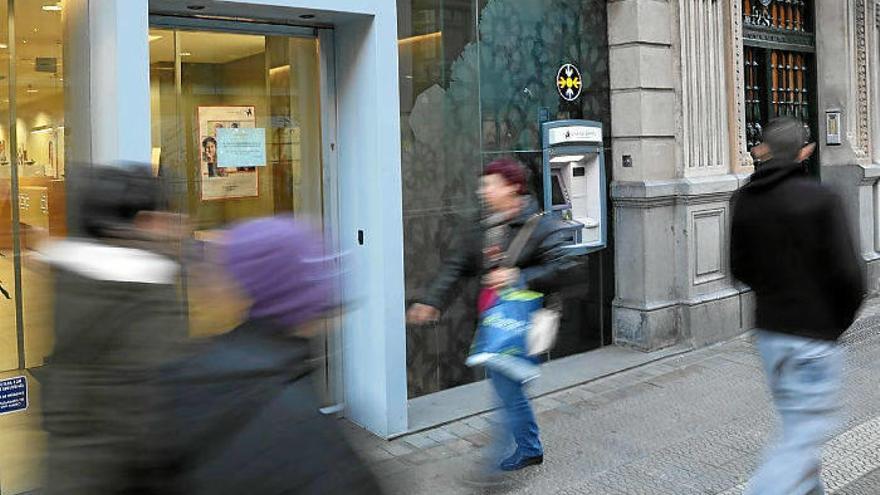 Detenido por intentar abrir cuenta bancaria con documentos falsos en Basauri