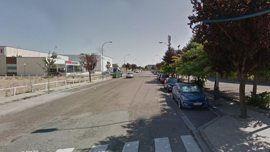 Herida en Tudela al ser arrastrada unos metros agarrada a la manilla de un coche
