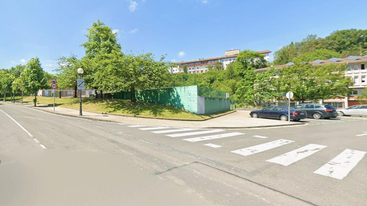 La calle Berio, junto al CEIP Bidasoaldea, donde se construirá una rotonda de la Ronda Sur