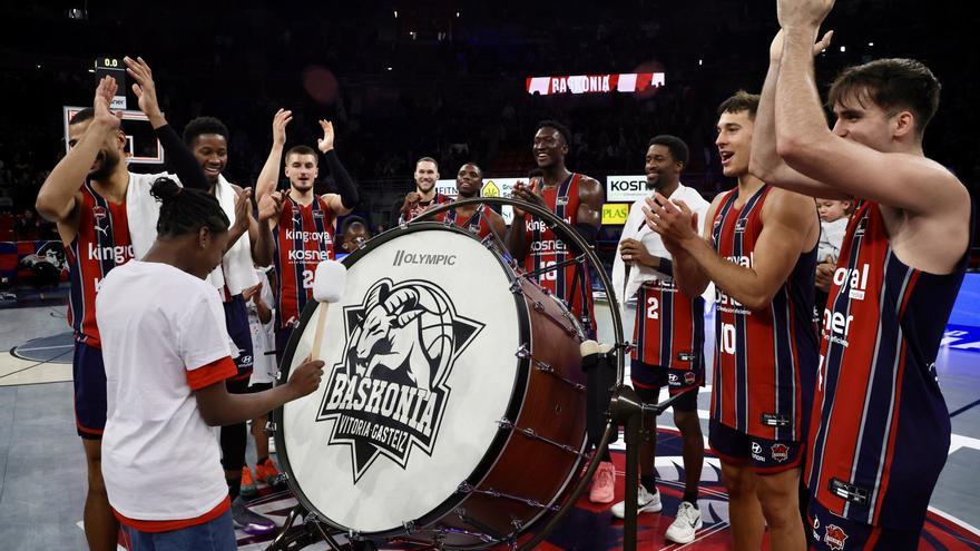El Baskonia se da un festín memorable en el derbi