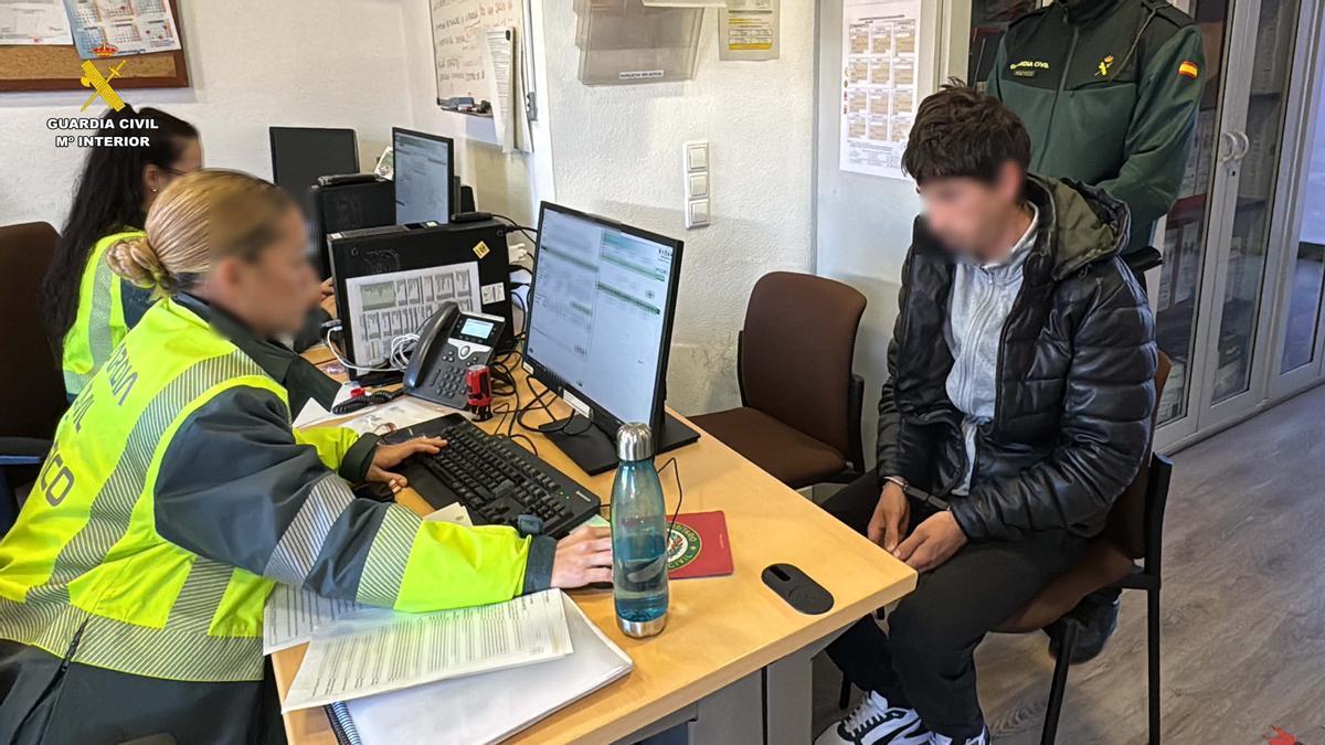 Detenido un conductor kamikaze tras recorrer 52 kilómetros en sentido contrario en la AP-68 en La Rioja Detenido un conductor kamikaze tras recorrer 52 kilómetros en sentido contrario en la AP-68 en La Rioja