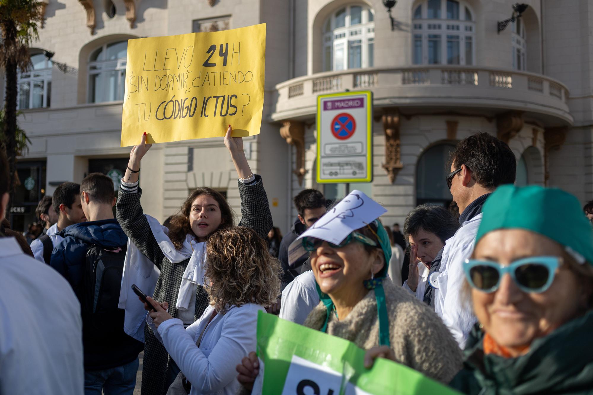 En imágenes: Los médicos mantienen el pulso con Sanidad en una nueva huelga contra el estatuto marco
