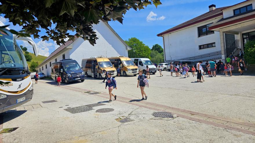 Educación modifica las rutas escolares de Garralda y desata el malestar de las familias