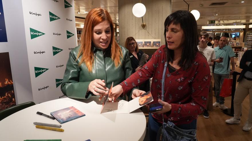 En imágenes: firma de discos de Leire Martínez en Bilbao