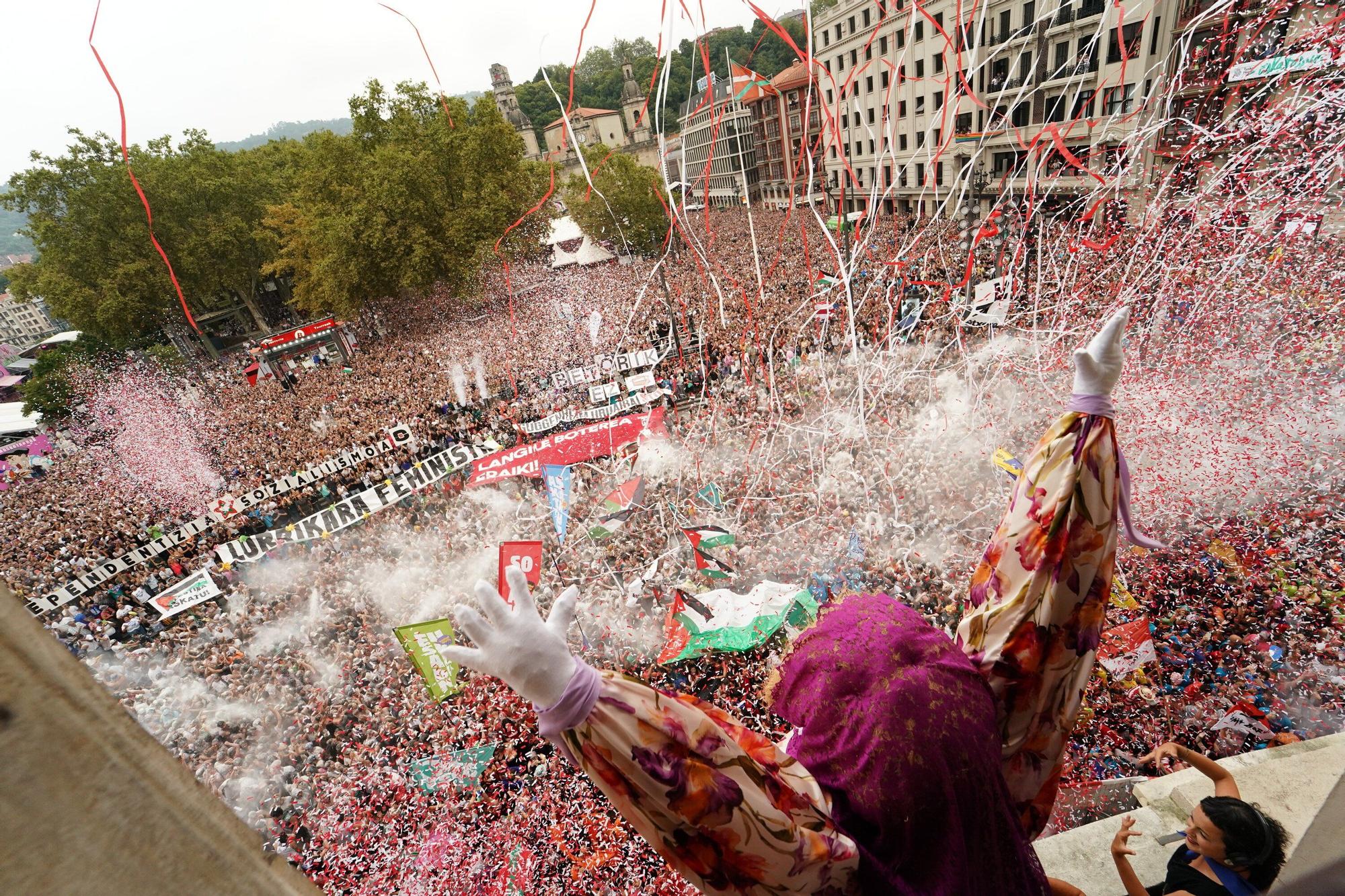 Bilbao está de fiesta: fotos del primer día de Aste Nagusia 2025