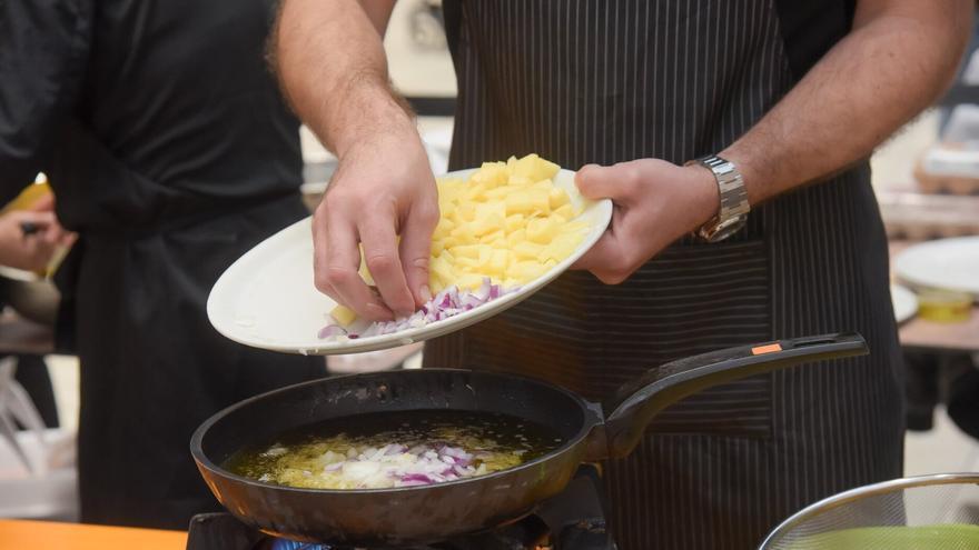 La receta viral del chef Rubén Martínez para la tortilla de patatas perfecta: el truco de los “40 segundos”
