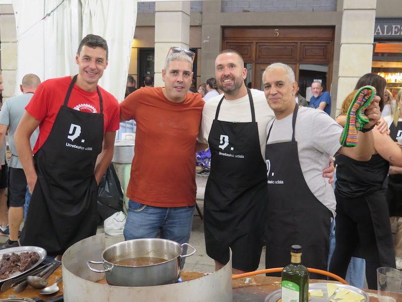 Los urretxuarras lo dan todo en las fiestas de Santa Anastasia