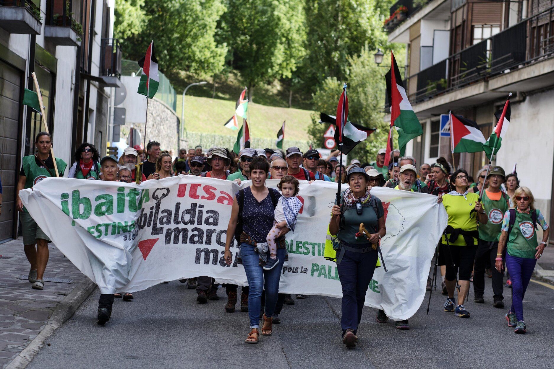 Fotos de la séptima etapa de la marcha propalestina por Navarra, desde Eltzaburu hasta Doneztebe