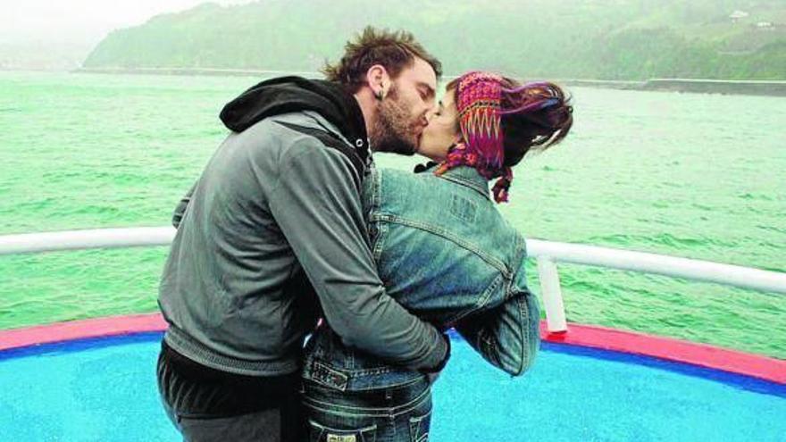 Dani Rovira y Clara Lago, en un instante de la película &#039;Ocho apellidos vascos&#039;.