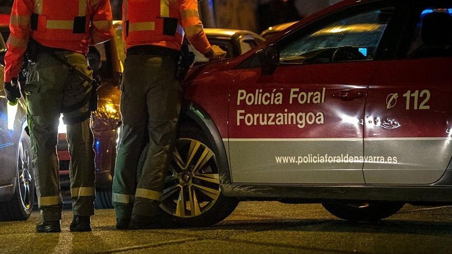 Un camionero de 45 años, herido tras salirse de la vía y volcar en la AP-15 a la altura de Olite