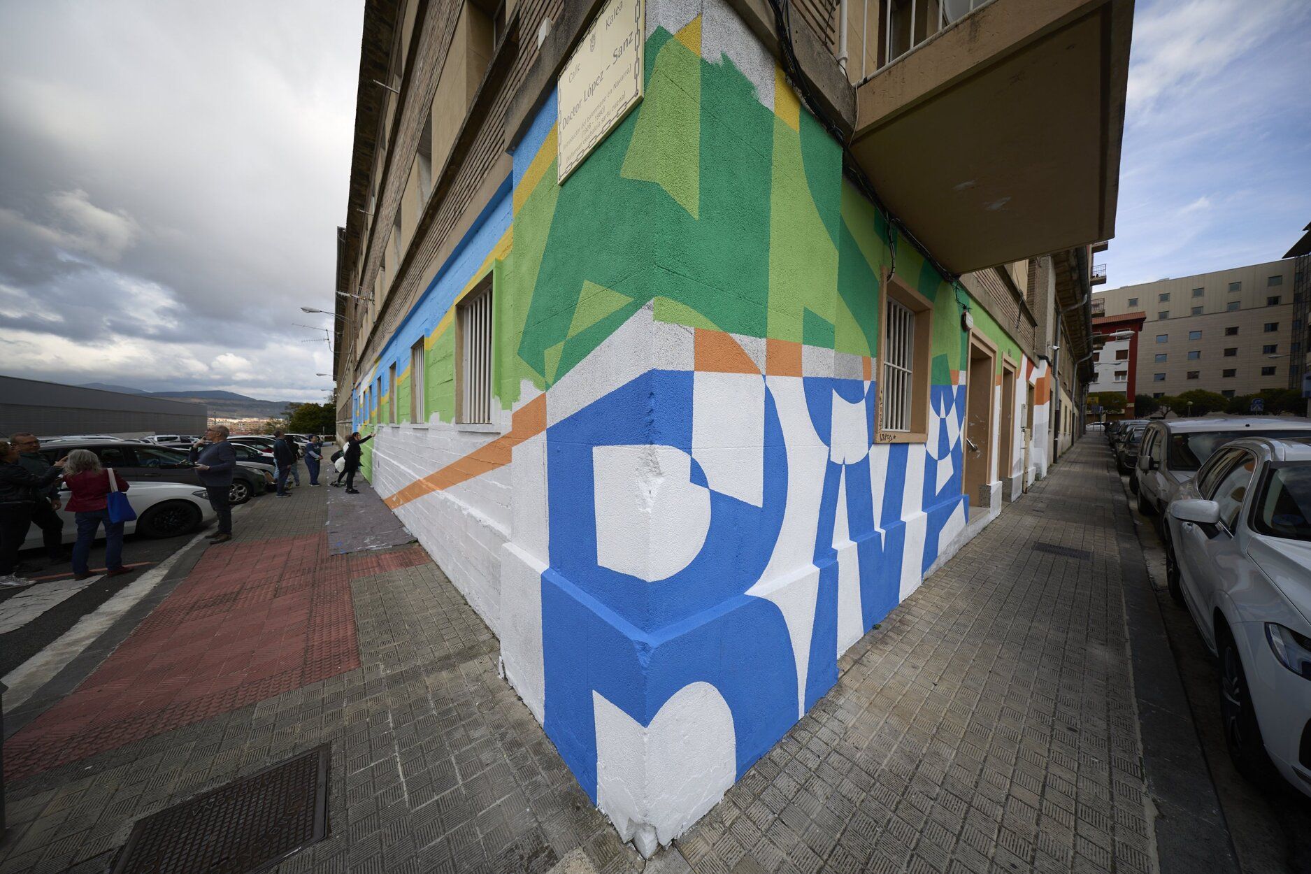 ASORNA cierra la Semana Internacional de las Personas Sordas creando un mural colectivo en su sede