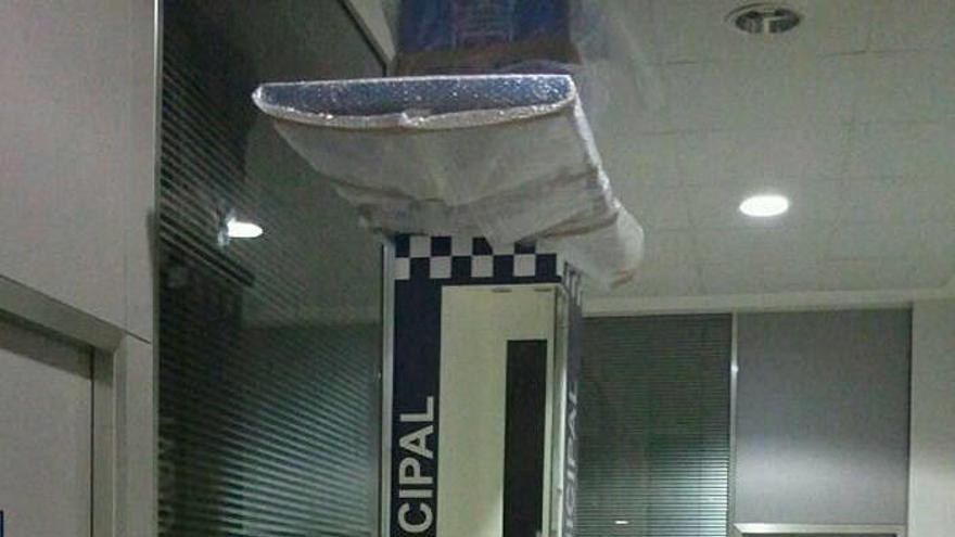 Imagen del poste en las dependencias policiales.