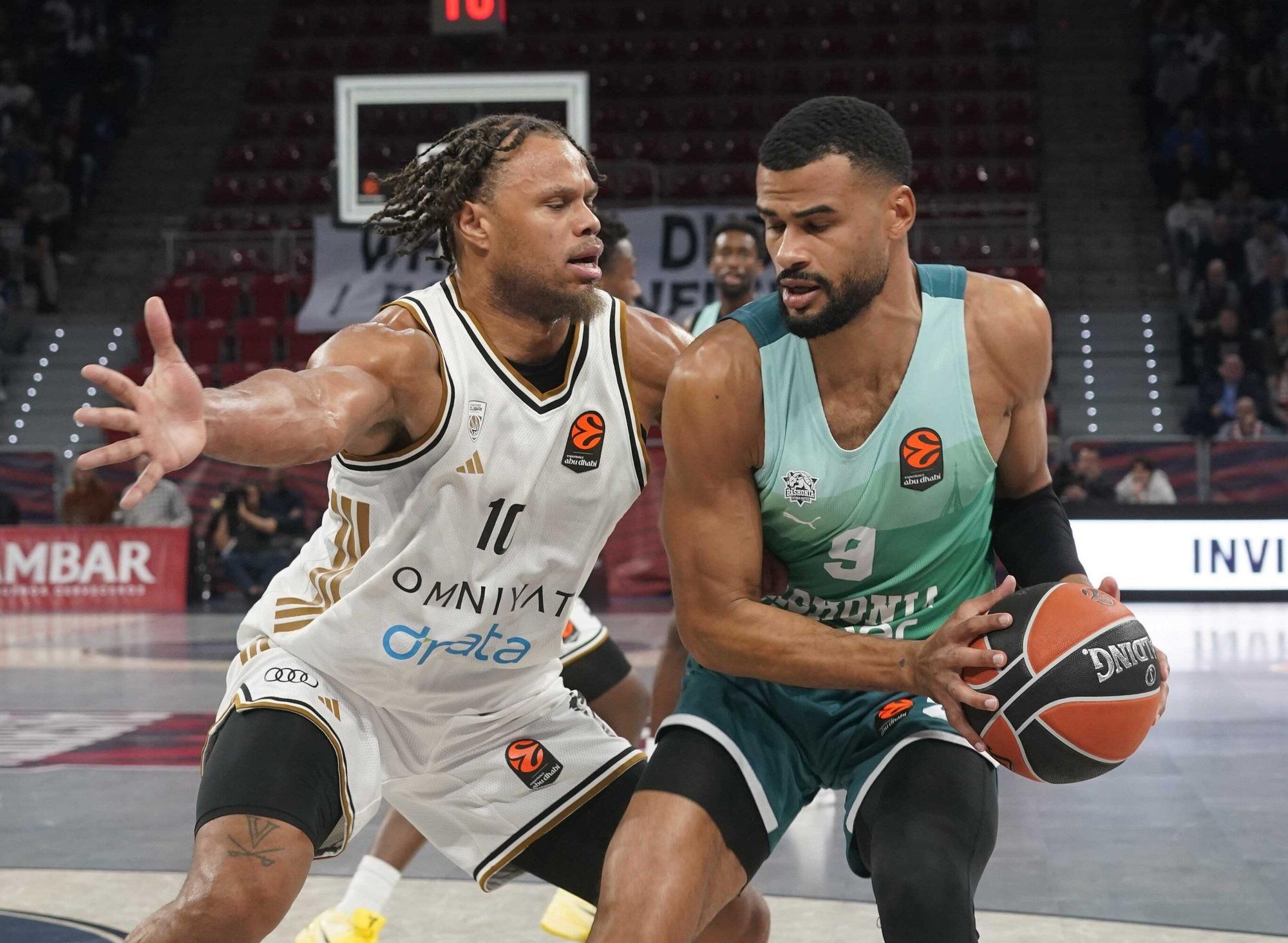 Todas las imágenes del Baskonia - Dubái (92-85)