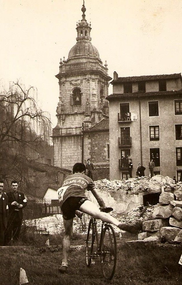 Imagenes del I Premio Gure Bide de Ciclocross celebrado en Elgoibar en 1960