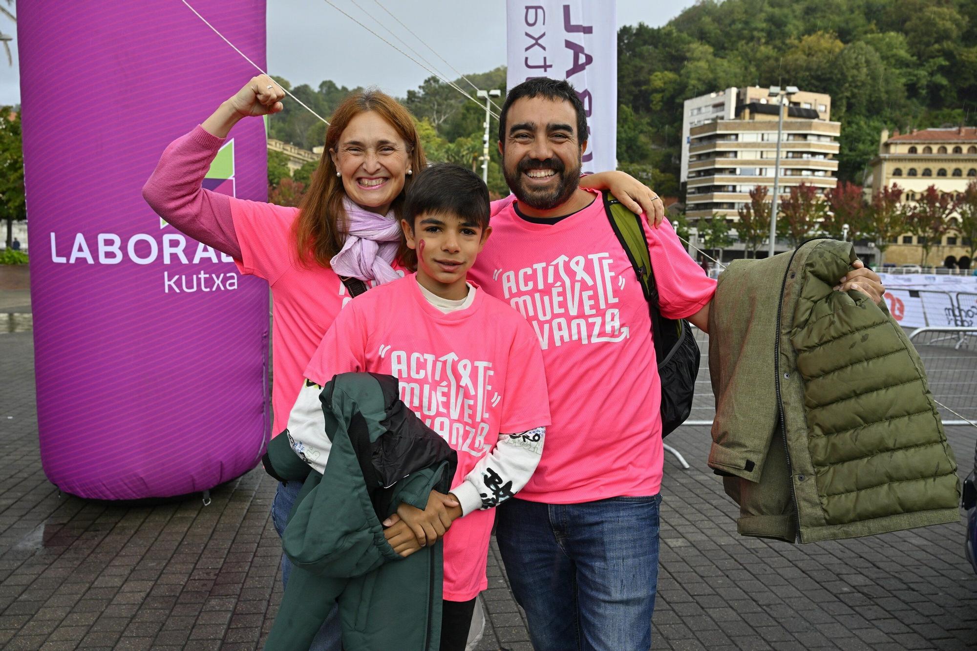 En imágenes: los paraguas tiñen la marea rosa de Bilbao