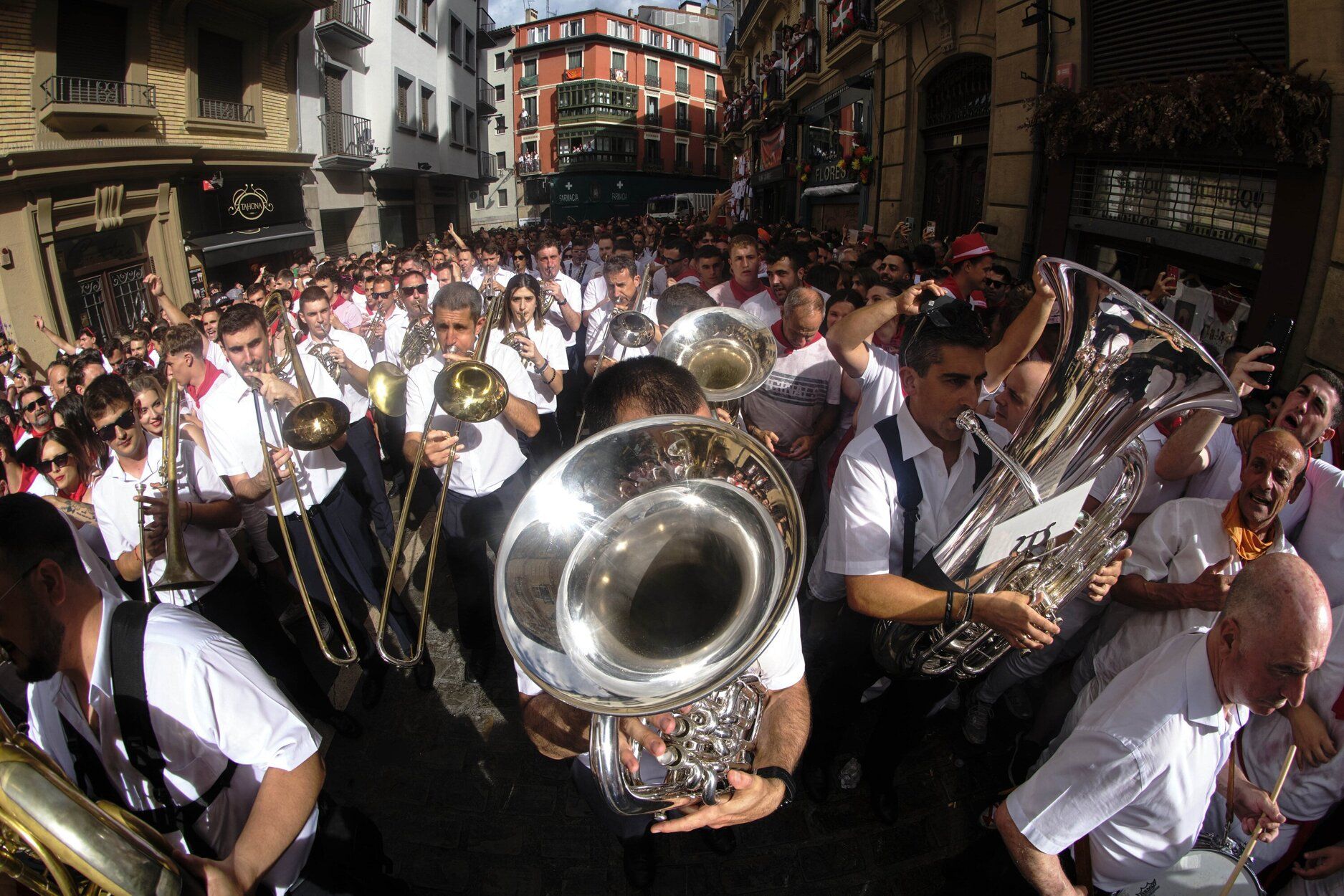 GALERÍA / Pamplona vibra con un multitudinario 'Riau-Riau'