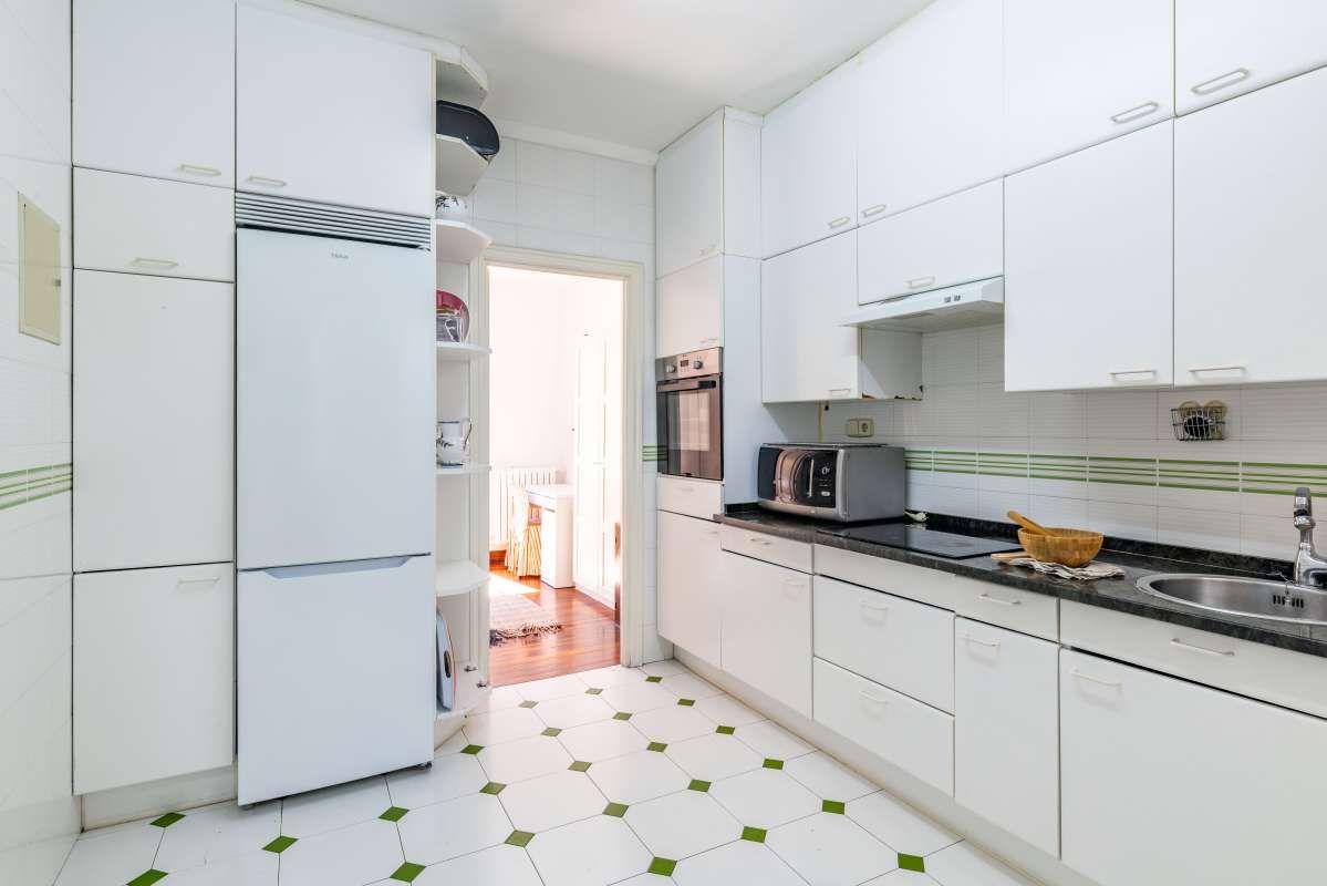 Amplio piso en venta a un paso de la playa de la Zurriol