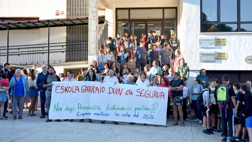 Las familias del Pirineo se plantan frente a los recortes en el transporte escolar de Garralda