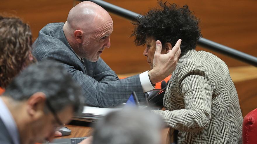 De la ikurriña de Esparza en Aoiz a “está aquí por un sueldo”: el bronco debate entre UPN y PSN en el Parlamento de Navarra