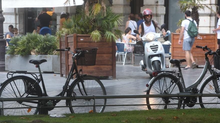 Detenido por almacenar en un local de Donostia bicicletas robadas, armas blancas y droga