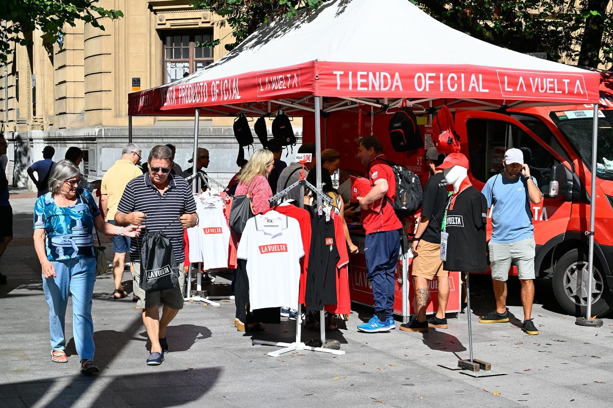 La Vuelta llega a Bizkaia: las imágenes del montaje en Bilbao