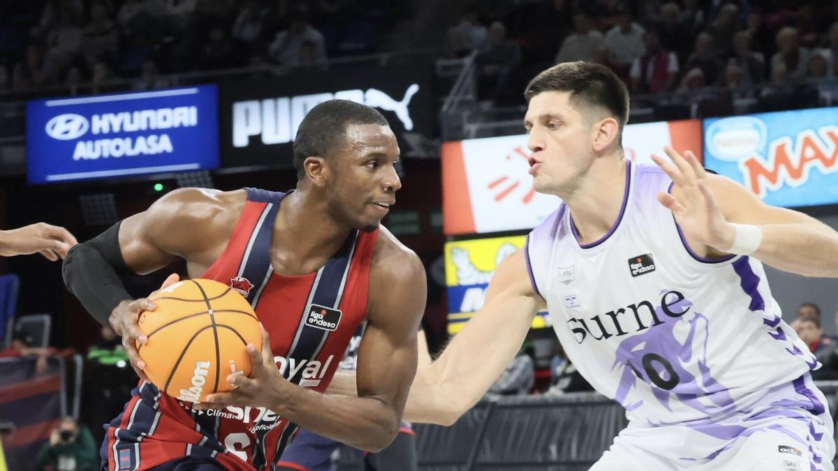 Hamidou Diallo controla el balón en el pasado derbi vasco
