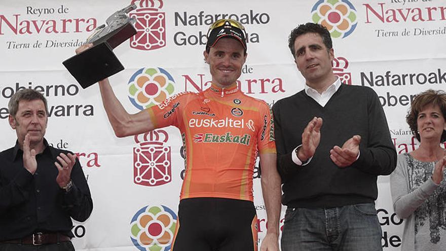 Sánchez, en el podio tras ganar el XIII Gran Premio Miguel Induráin.