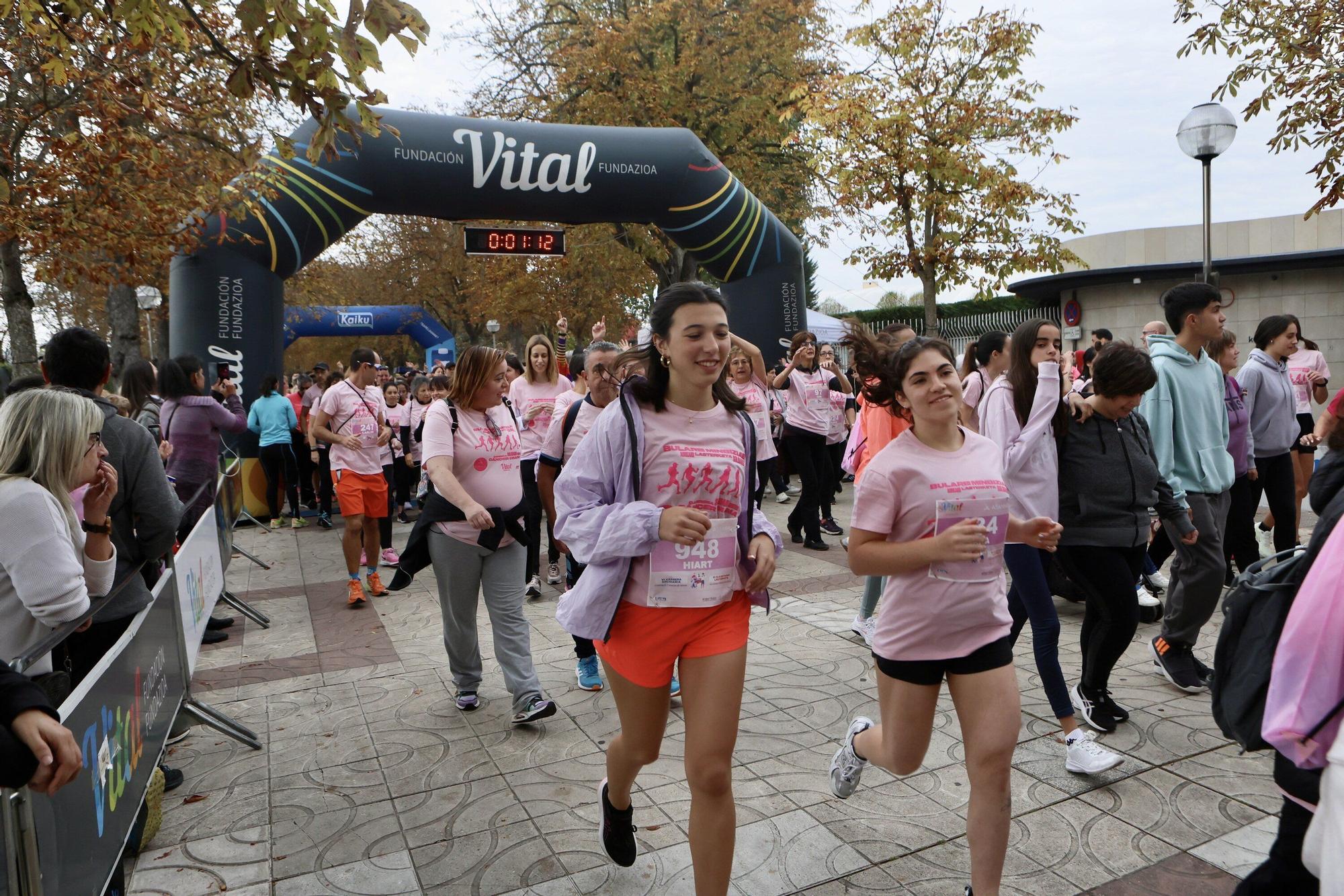 En imágenes: Vitoria se vuelca con la VI Carrera Solidaria contra el Cáncer de Mama