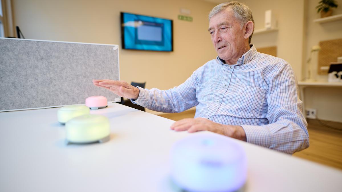Solera Active es un espacio de aprendizaje, estimulación y conexión, diseñado para personas a partir de los 55 años, que deseen prevenir el deterioro cognitivo como si ya presentan síntomas leves. Solera Active es un espacio de aprendizaje, estimulación y conexión, diseñado para personas a partir de los 55 años, que deseen prevenir el deterioro cognitivo como si ya presentan síntomas leves.