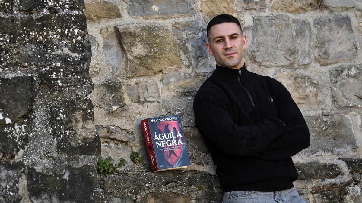 Iñaki Zugarrondo, con su nuevo libro.