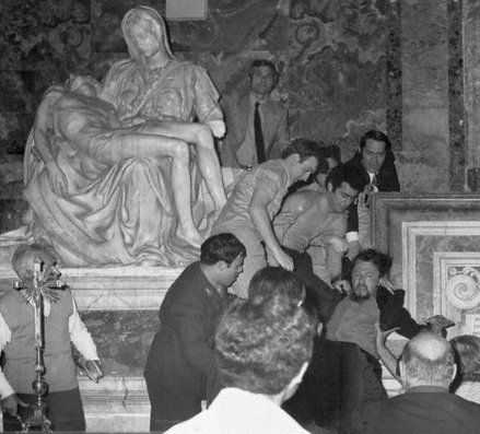El ataque de László Tóth a ‘La Piedad’ de Miguel Ángel, en 1972.