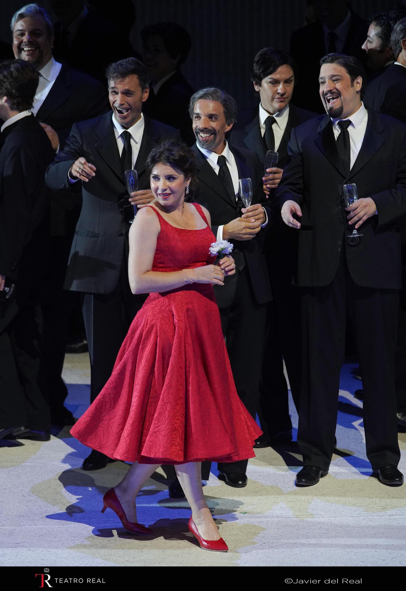 Gran ovación a Sabina Puértolas en 'La traviata'
