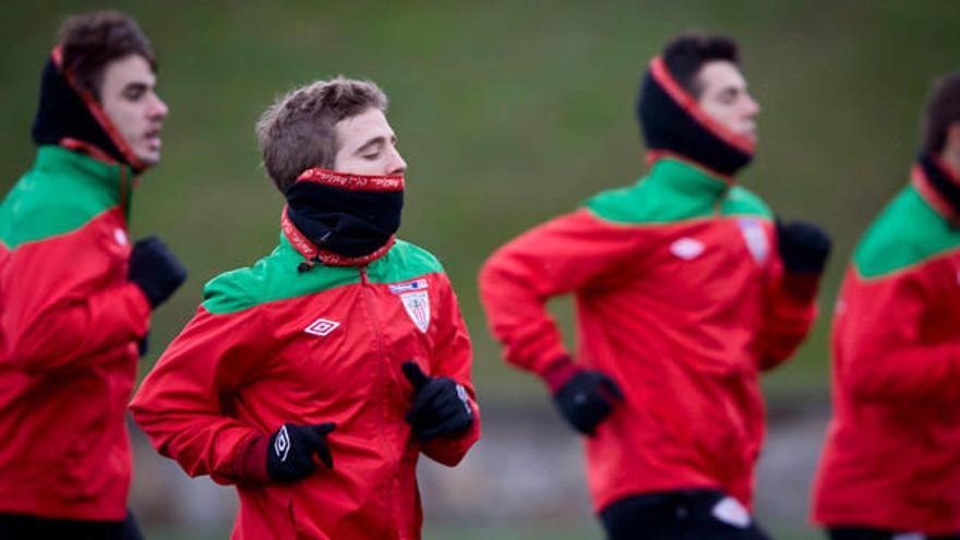 Muniain, que ayer por la mañana se ejercitó junto a los titulares ante el Betis, mostró una versión mejorada en el Benito Villamarín.