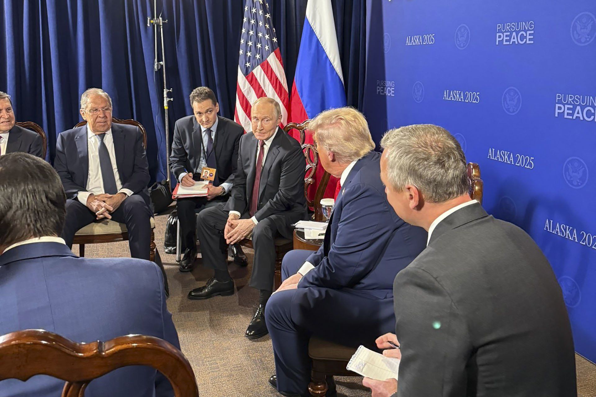 Donald Trump y Vladimir Putin se reúnen en Alaska bajo el lema 'Persiguiendo la paz'
