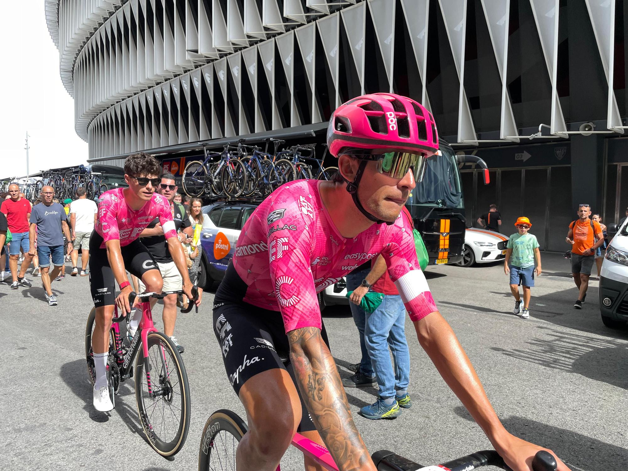 La Vuelta llega a Bizkaia: las imágenes del montaje en Bilbao
