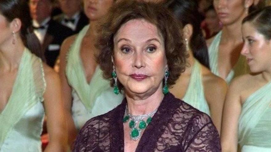 Carmen Franco, con algunas de las joyas subastadas.