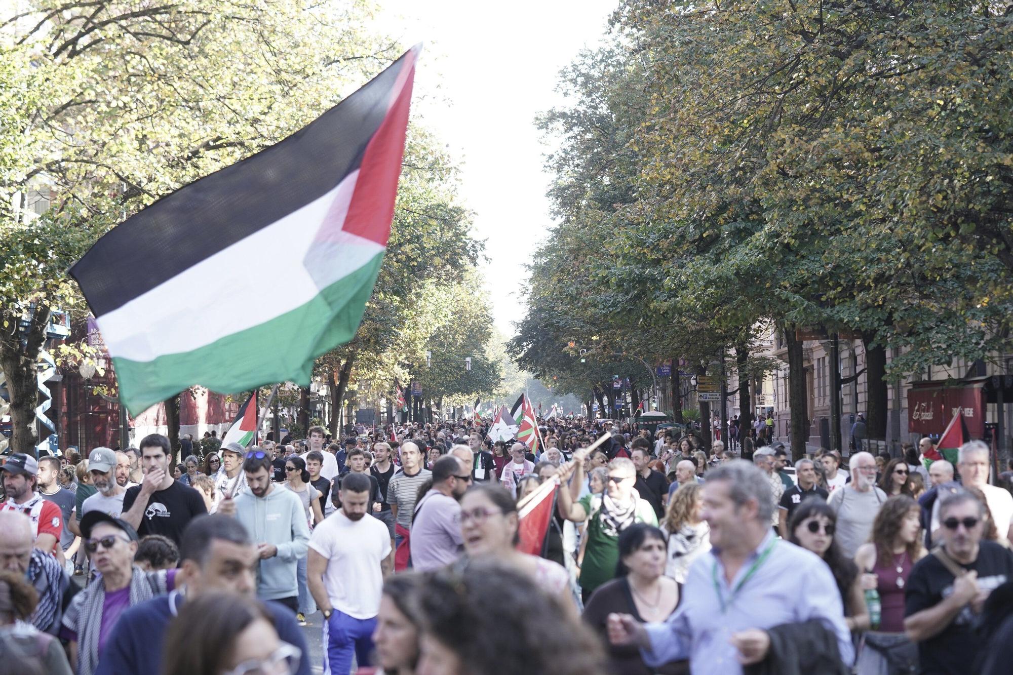 Miles de personas se manifiestan en Bilbao en apoyo al pueblo palestino
