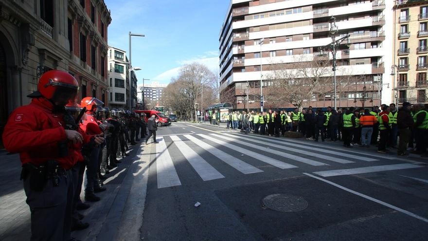 &#039;Tractorada&#039; a las puertas del Parlamento de Navarra